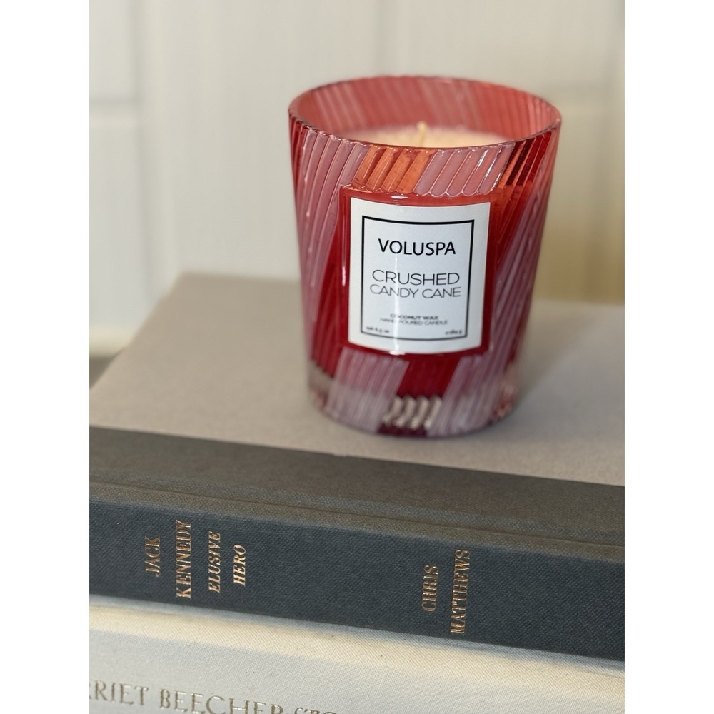 NEW Voluspa Crushed Candy Cane Handpoured Cocowax Candle Peppermint Glass 6.5 oz